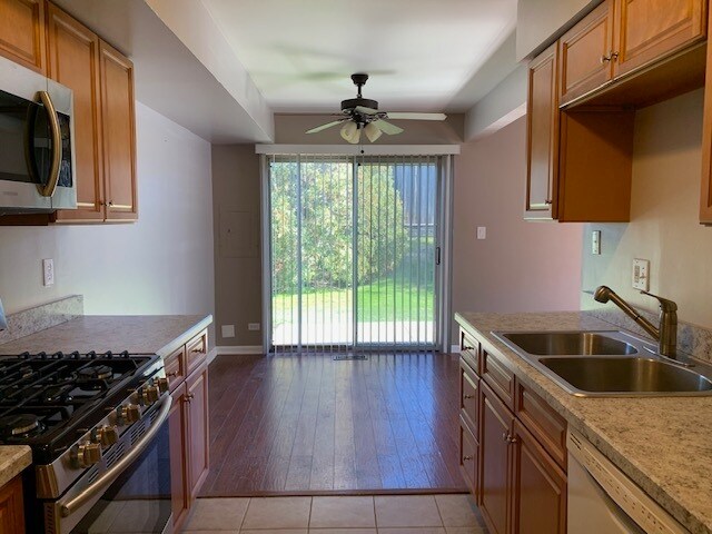 Building Photo - 145 Hazelnut Dr