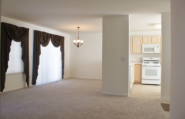 Building Photo - 2294 Woodside Dr