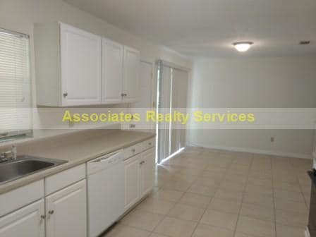 Building Photo - Spacious 4 Bedroom in Mason Manor