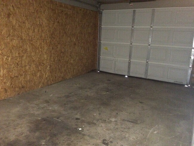 Building Photo - 3 bedroom House Near Post Oak Mall