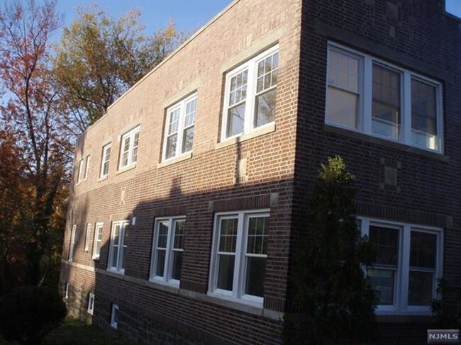 Building Photo - 284 Broad Ave