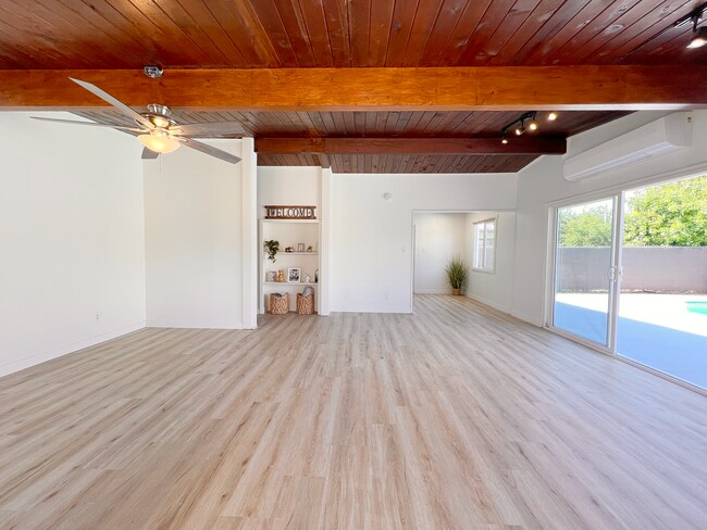 Foto del edificio - 5903 Glenfinnan Ave