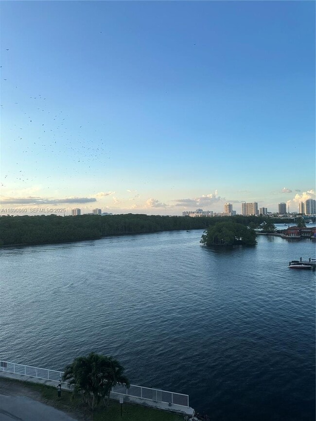 Building Photo - 400 Kings Point Dr