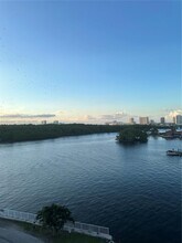 Building Photo - 400 Kings Point Dr