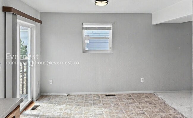 Foto del edificio - 451 Stardust Ct