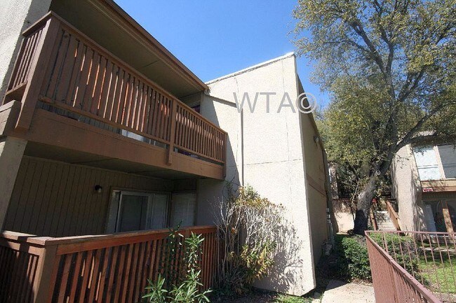Building Photo - 2 bedroom in Austin TX 78741