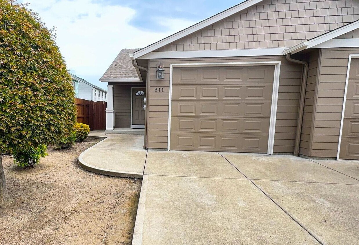 Foto principal - 611-613 Broad St Monmouth, OR 97351