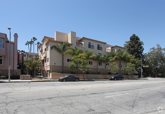Building Photo - 4297 Coldwater Canyon Ave