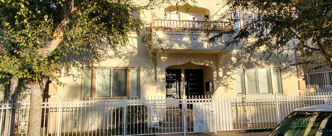 Foto del edificio - 740 Lime Ave