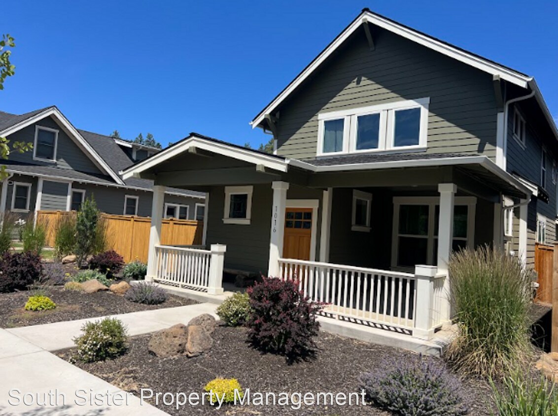 3 br, 2.5 bath House 1016 E Black Butte Ave House for Rent in