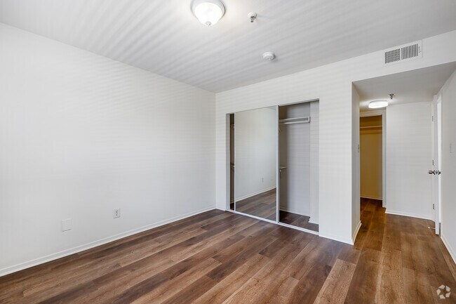 2BD, 2BA - 830SF - Primary Bedroom - Veteran Plaza