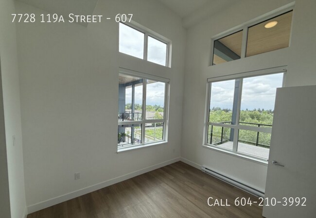 Photo du bâtiment - Beautiful Top Floor Corner Condo