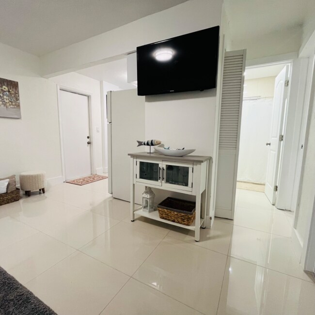 Foto del edificio - 17120 NE 4th Ct