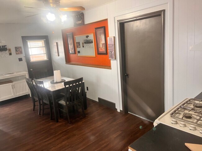 Foto del edificio - 4132 Homerlee Ave