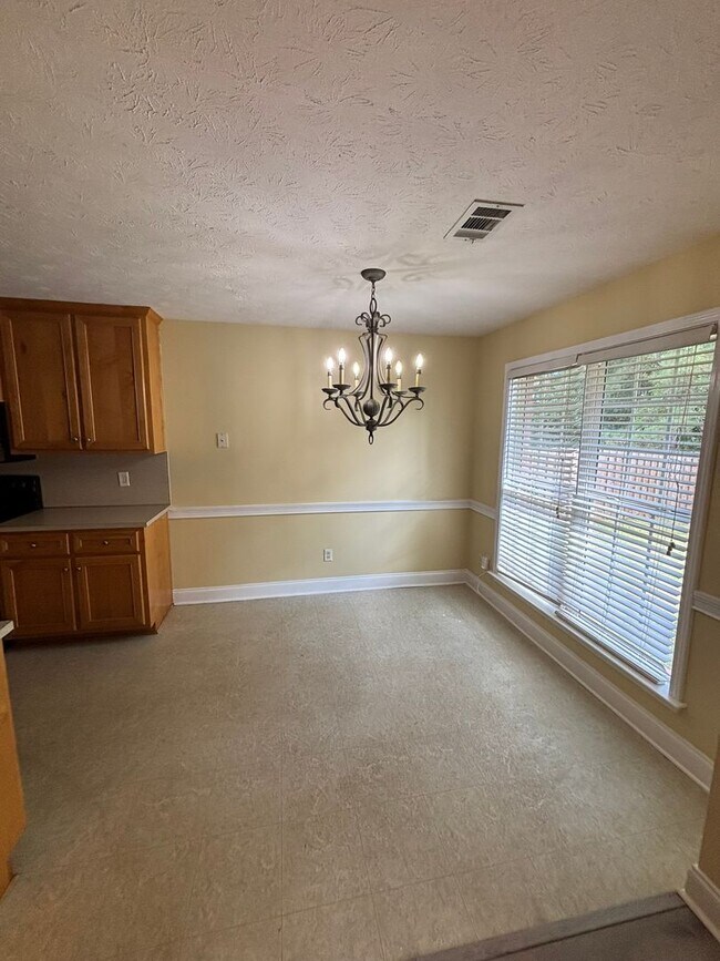 Foto del edificio - 8002 Garrett Pines Dr