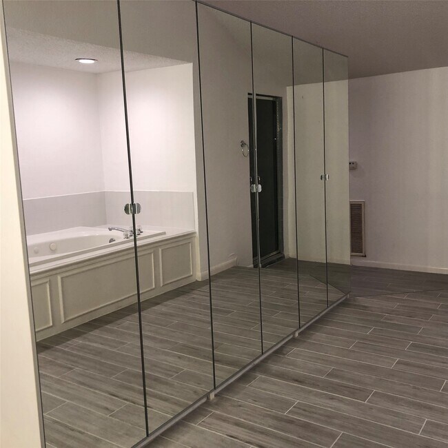 Foto del edificio - 4236 Ruskin St