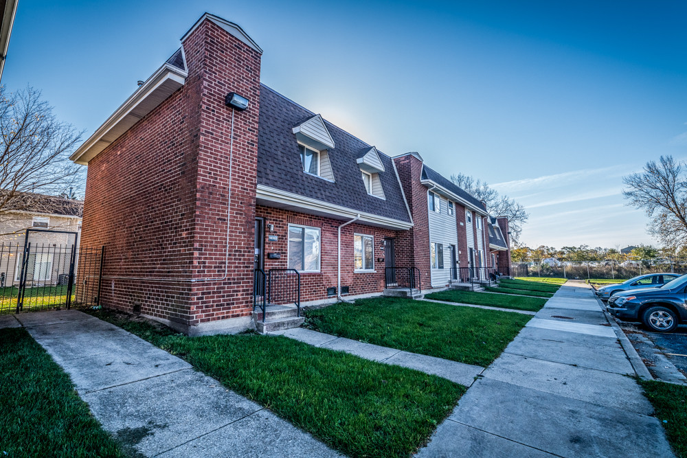 Primary Photo - Lakes Apartments