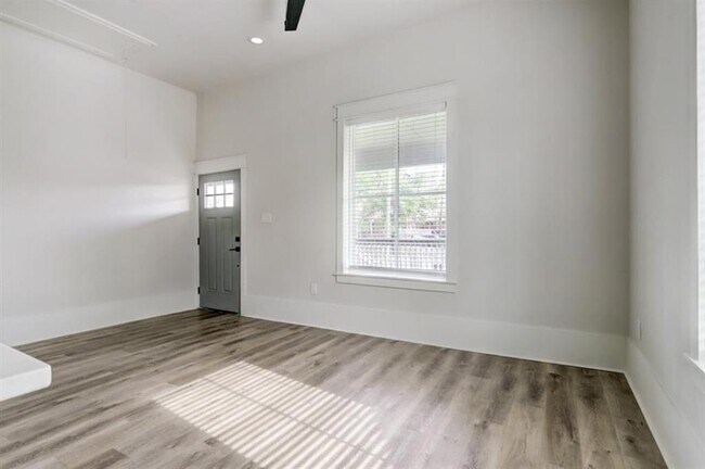 Building Photo - 5514 Barremore St