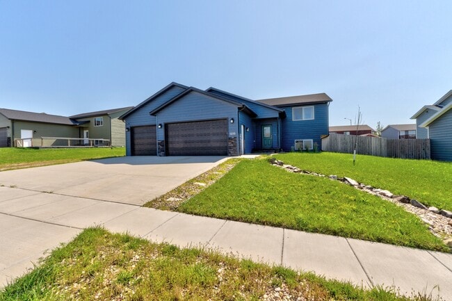 Building Photo - 1215 Kodiak Dr