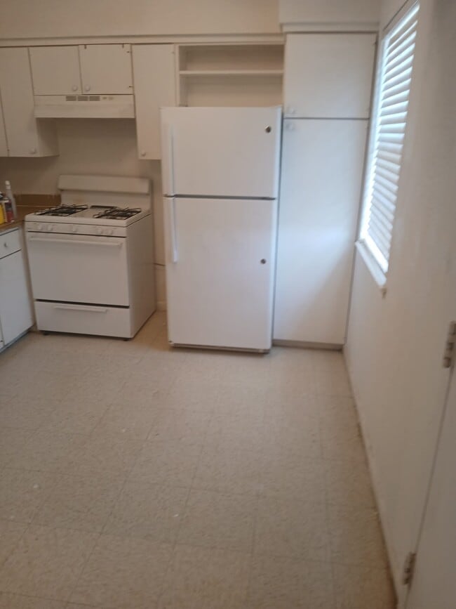 Building Photo - 1300 N Walnut Ave