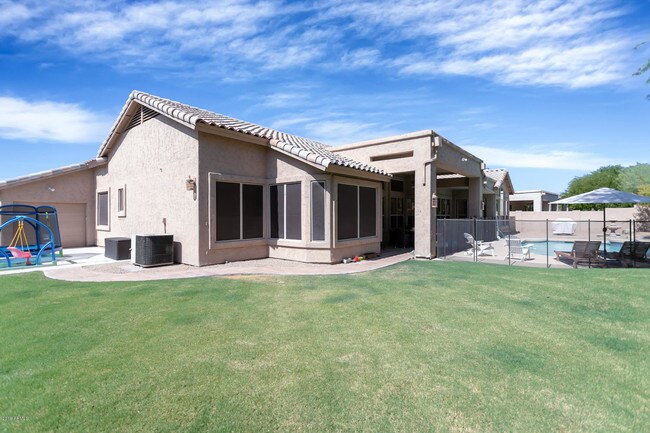 Building Photo - 9120 E Calle De Valle Dr