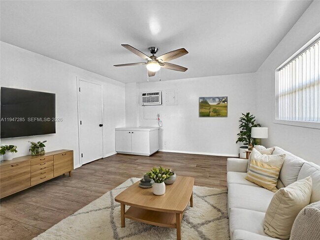 Foto del edificio - 883 SW 10th St