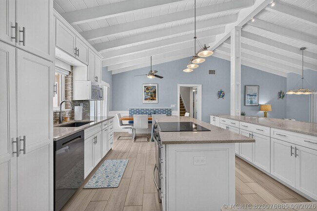 Building Photo - 1180 Singer Dr