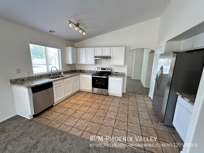 Building Photo - Updated 3 Bed / 2 Bath Corner Lot Home wit...