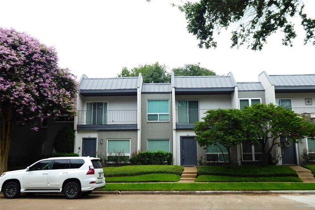 Building Photo - 1300 Augusta Dr