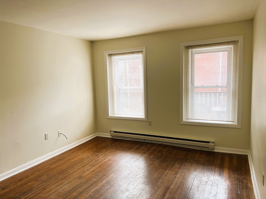 Building Photo - 156 Summer St