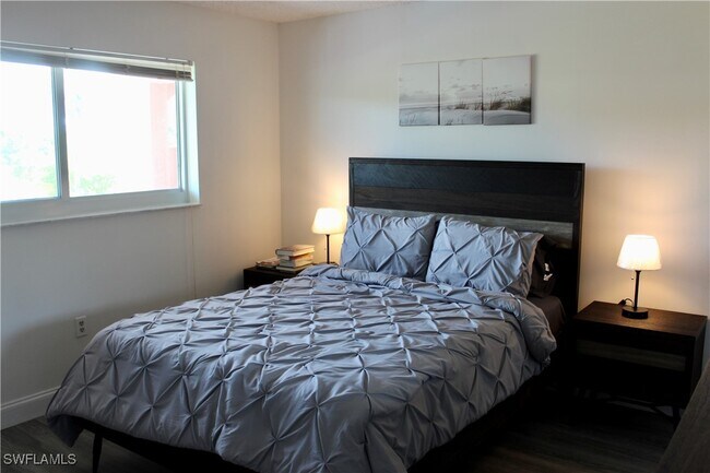 Foto del edificio - 400 Forest Lakes Blvd