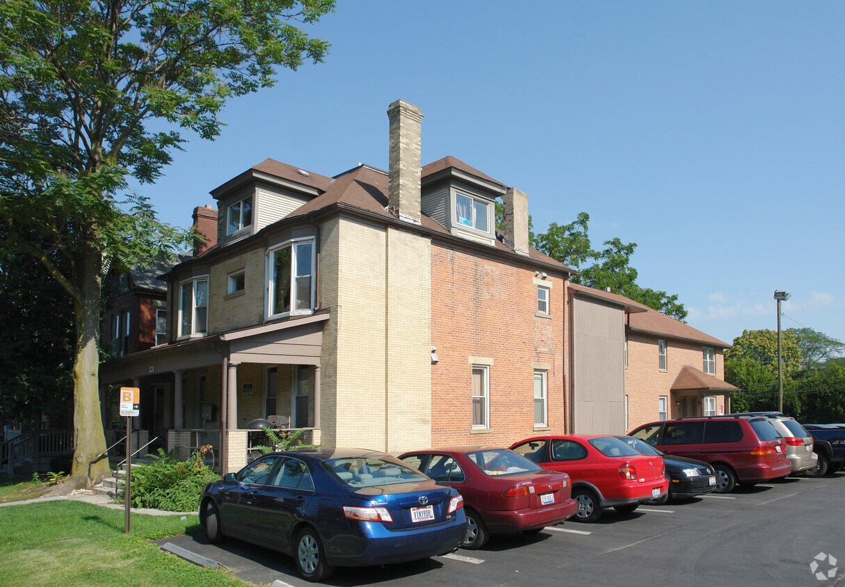 Primary Photo - 46 W 10th Ave