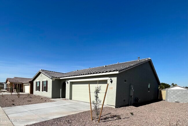 Building Photo - 11414 W La Reata Ave