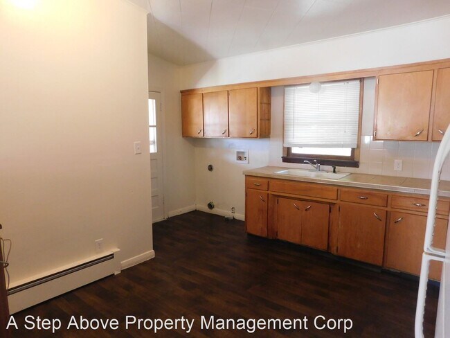 3 br, 1 bath House - 519 Compton Street - 4