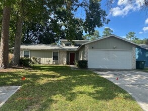 Building Photo - 4407 Queensway Dr