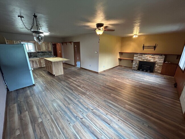 Foto del edificio - Charming 4 Bed, 1 Bath Home in Spokane Val...