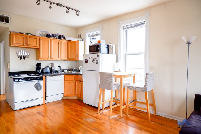 Foto del edificio - 2025 N Damen Ave