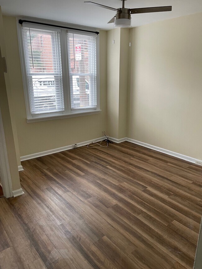 Living Room - 3246 Miller St