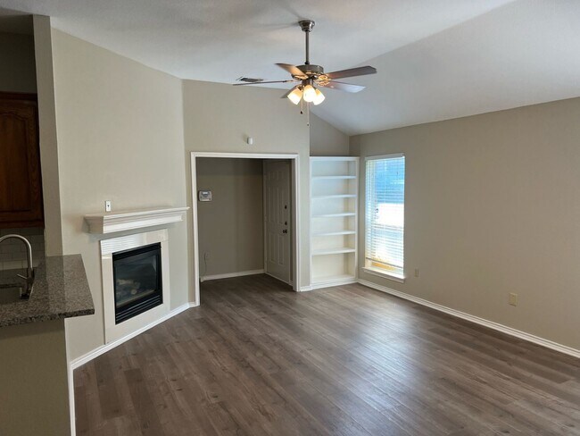 Building Photo - 2213 Ragland Rd