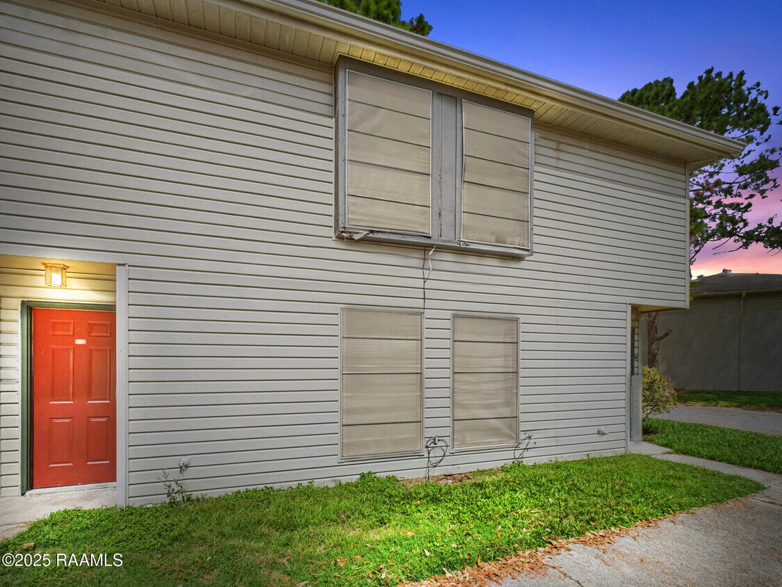Primary Photo - 201 High Meadows Blvd