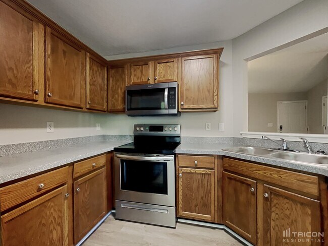 Building Photo - 15 Woodwind Dr
