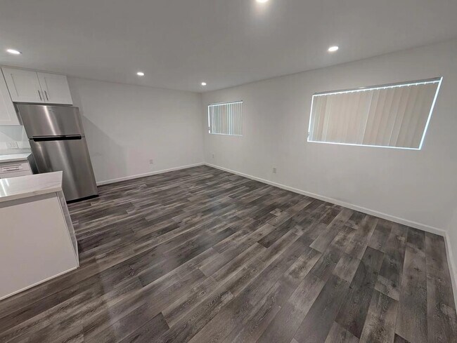 Foto del edificio - 4530 Whitsett Ave