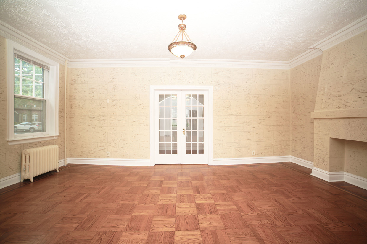 Foto principal - 6048 Delafield Ave