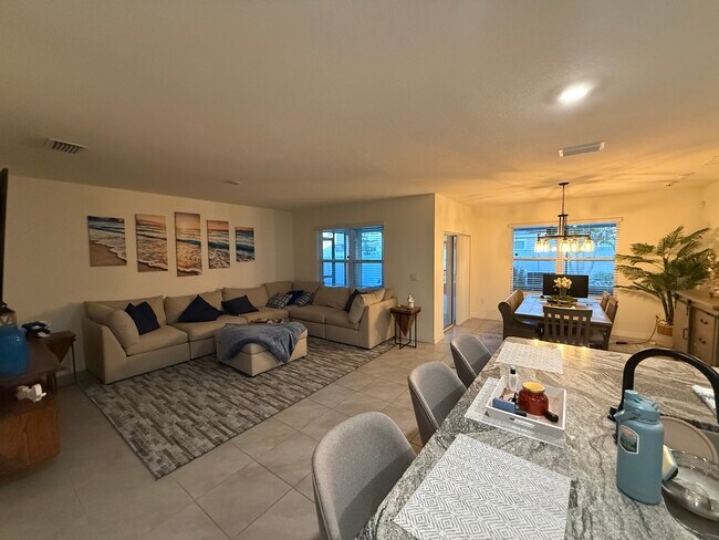 Sala de estar - 17014 Avon Dive Ln