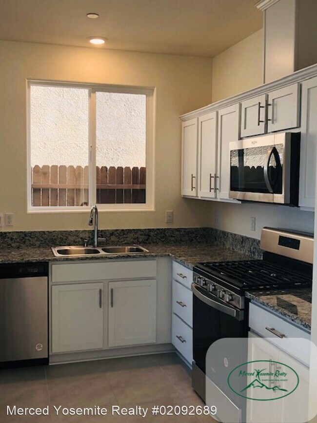Building Photo - 3 br, 2.5 bath House - 251 Shafer Ave