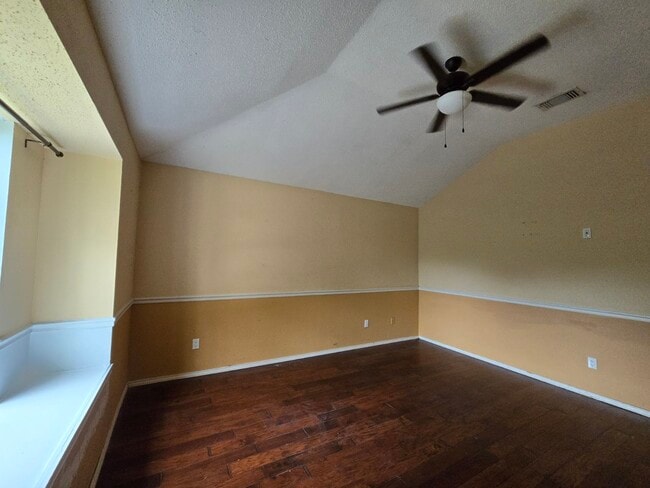 Building Photo - 10706 Lake Path Dr