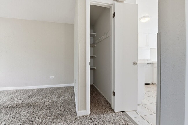 Foto del edificio - $1,440.95, 2-bed, 1-bath Condo with Washer and Dryer.