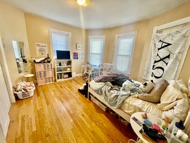 Building Photo - 8 Eldora St