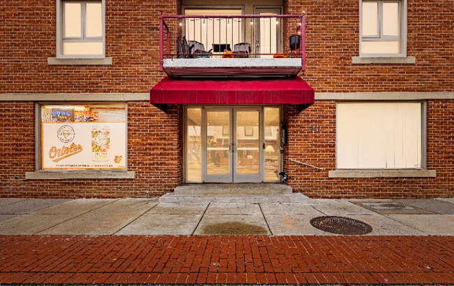 Building Photo - 911 S Charles St