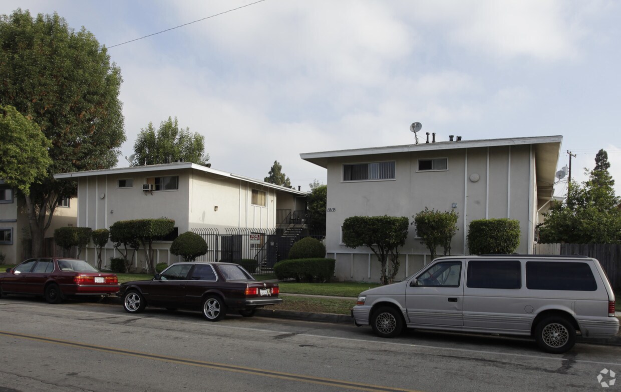 Building Photo - 1819-1821 W Greenleaf Ave